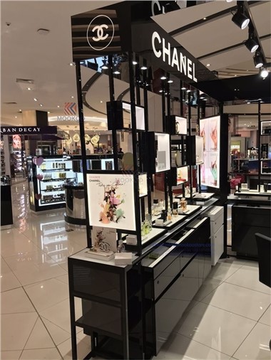 ตู้โชว์เครื่องสำอาง Chanel ของสหรัฐอเมริกา